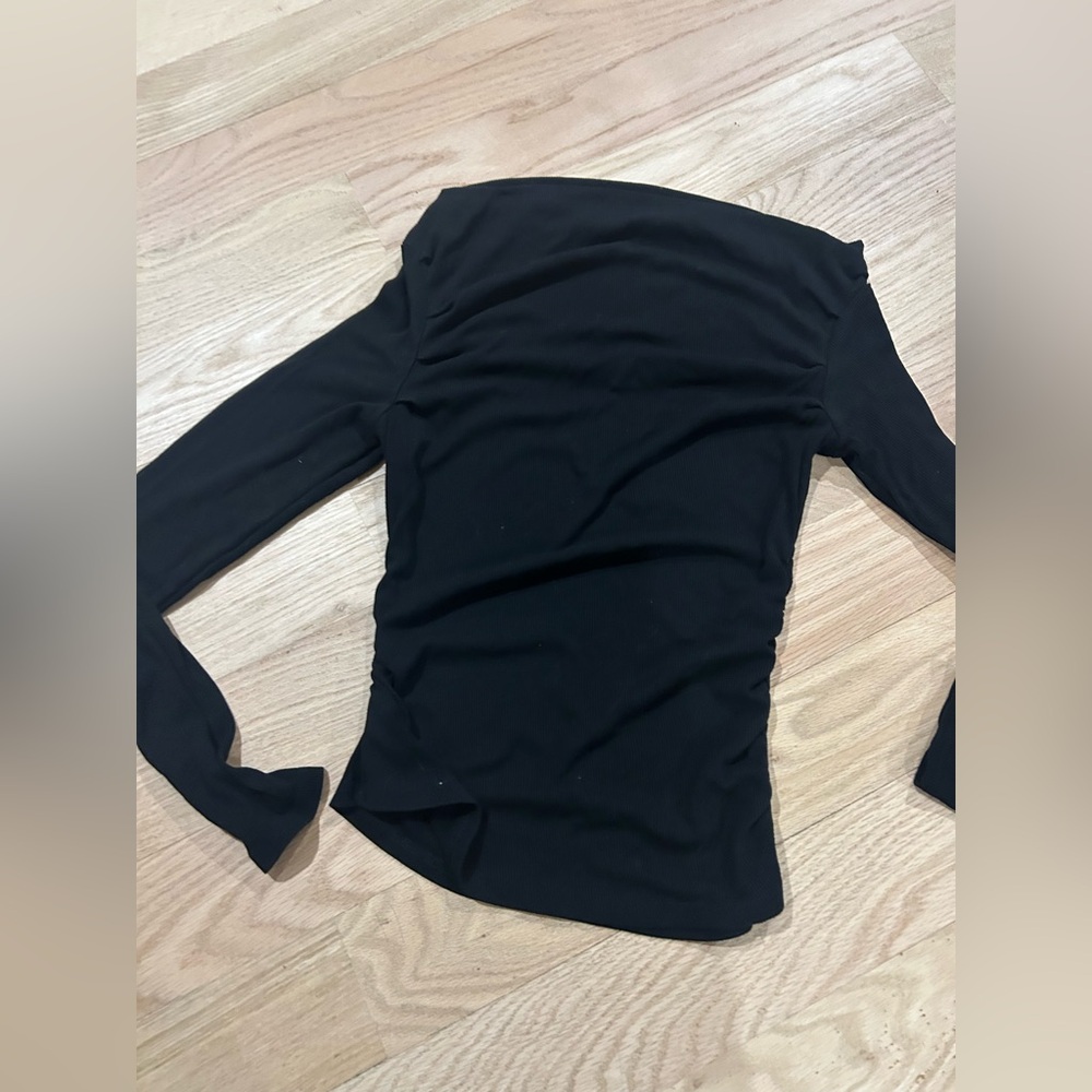 NWOT Cider Black Off-Shoulder Asimetric Long Sleeve Top, Size S